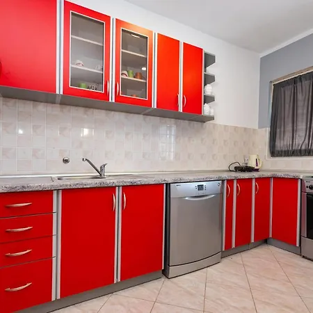 Thalia Apartment *